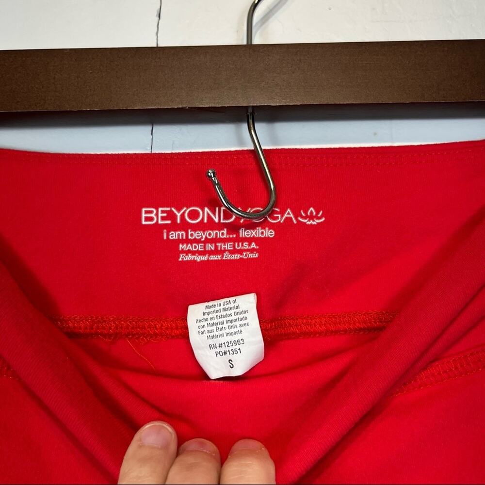 Beyond Yoga In The Loop / Infinity Loop Midi Crop… - image 4